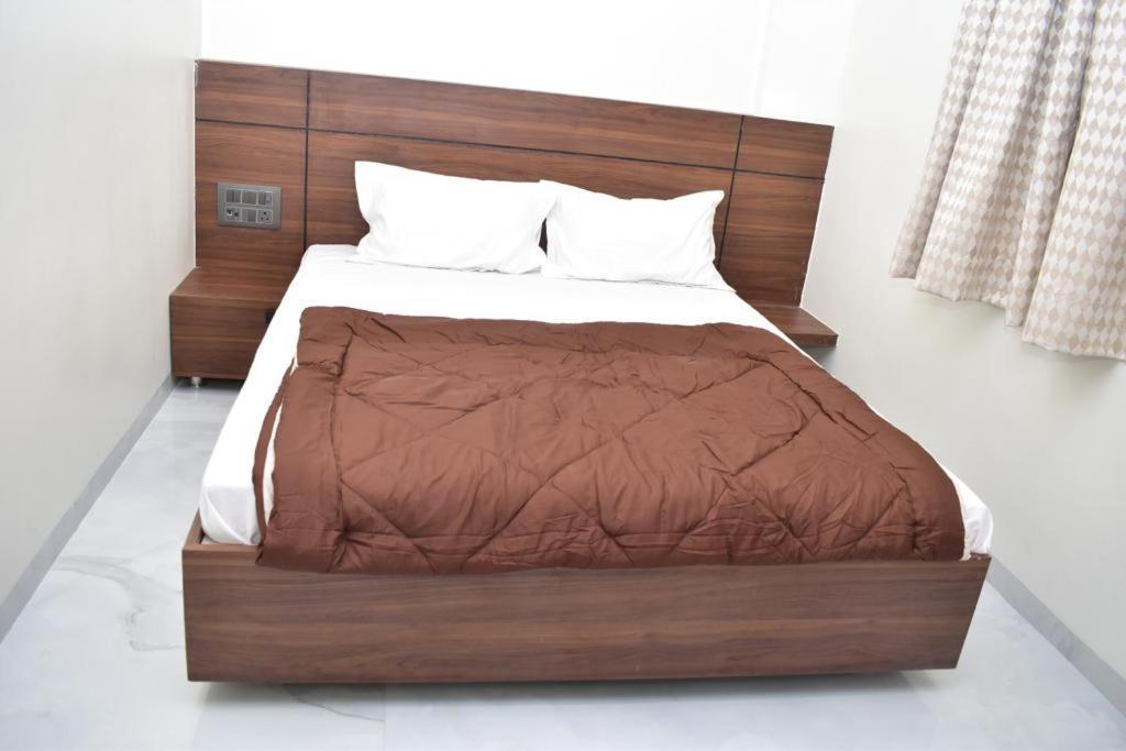 Hotel Sai Sandesh Shirdi Ngoại thất bức ảnh